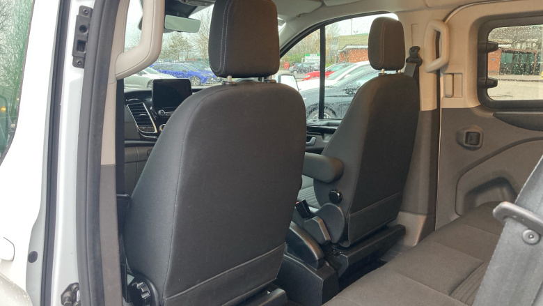 Ford Transit Custom 300 L2 Diesel Fwd 2.0 EcoBlue 170ps Low Roof D/Cab Limited Van Auto